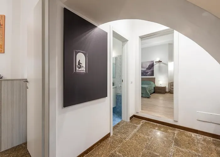 Apartment Tour De