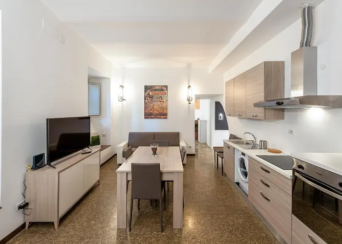 Tour De Apartment *