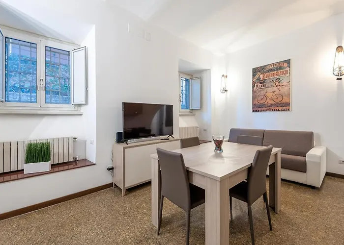 Tour De Apartment *